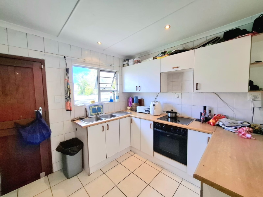 6 Bedroom Property for Sale in Gonubie Eastern Cape